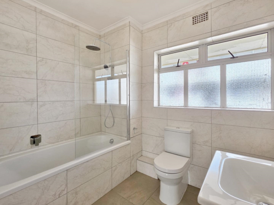 To Let 2 Bedroom Property for Rent in Three Anchor Bay Western Cape
